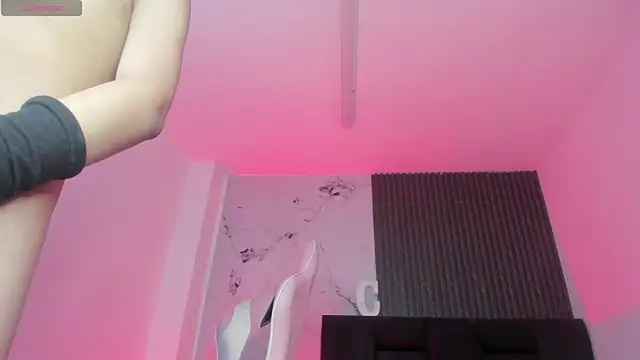 Chloemuaak's Live XXX Chat