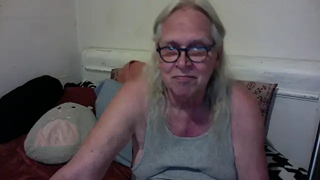 OldLadySara's Webcam Show