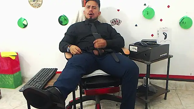 Show de KalethBigDick na webcam