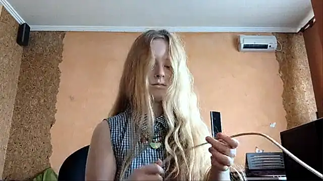 Chat +18 de KateVibe_01 ao vivo