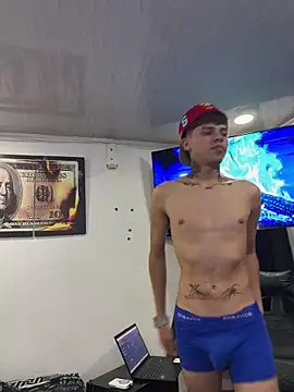 Jackdaniel001_ Live XXX-Chat