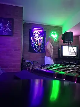chronic_vibez's Live XXX Chat
