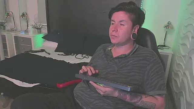 Živý XXX chat inkedsinners_