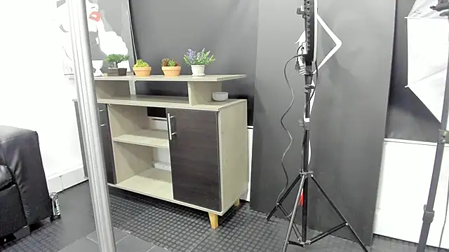 KiaraaBlack's Live XXX Chat