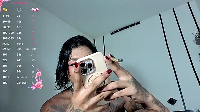 Show modela IsabellBigtitsxx na web-kameri