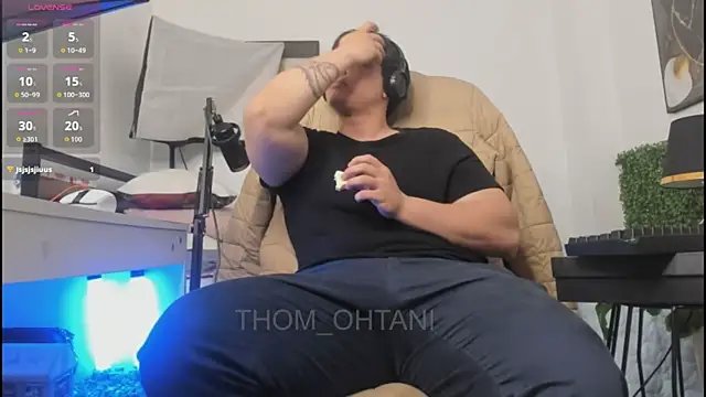 Thom_Ohtani Adlı Modelin Web Kamerası Şovu