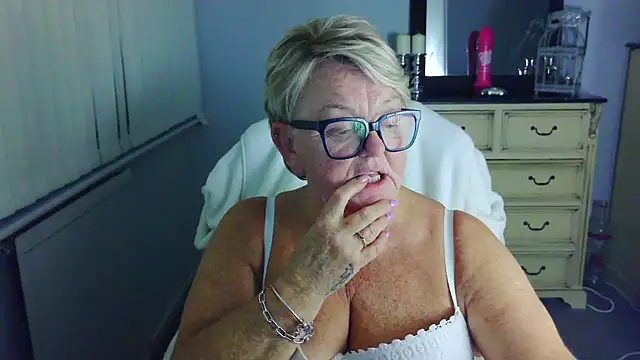 BridgetBlueEyes' Webcam Show