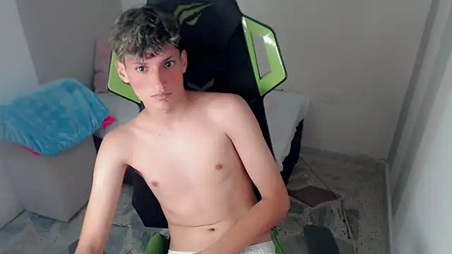 Pablito_junior Adlı Modelin Web Kamerası Şovu