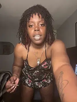 IntrovertedUnicorn Show in webcam