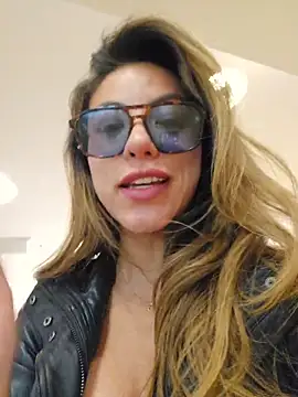 Karen_San_Miguel: απευθείας συνομιλία ΧΧΧ