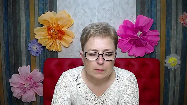 EmiliaGree Adlı Modelin Canlı XXX Sohbeti
