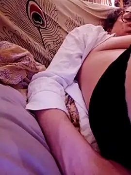 Lyvera Webcam show