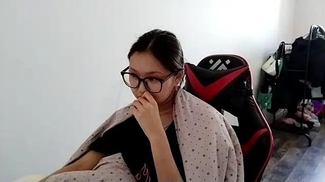 AdelineCanup's Live XXX Chat
