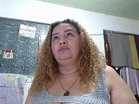 Perla1981--'s Live XXX Chat