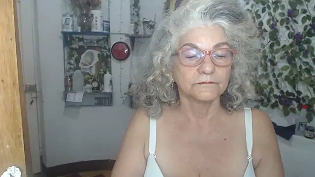 FunnyGrandma webkamerás műsora