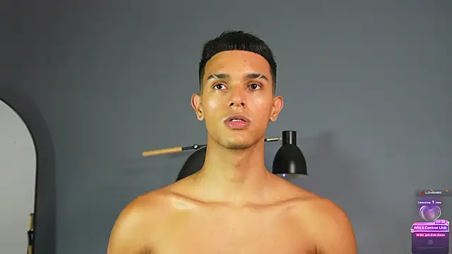 Busterspinter élő XXX-chatje
