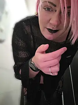 PinkTheHawk's Live XXX Chat