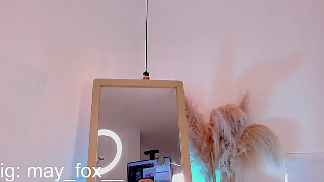 May_Fox_ Show in webcam