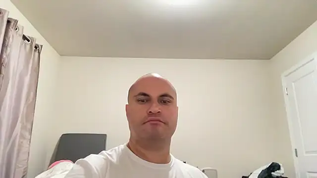 SluggishChase99 Show in webcam