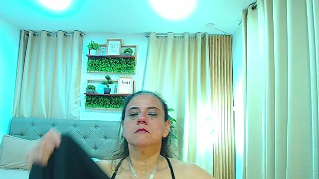 Czat XXX na żywo – sasi_luna