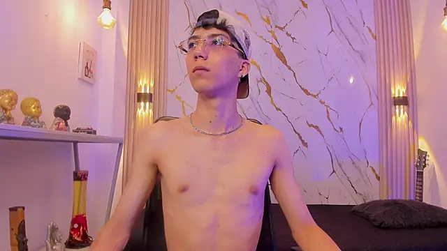 Nikolay_Gregori Adlı Modelin Canlı XXX Sohbeti