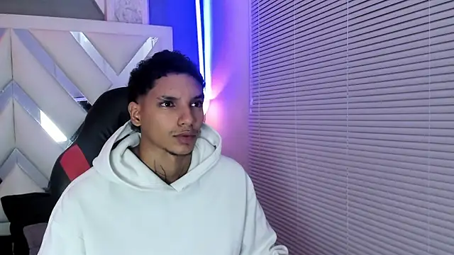 kai_storm77's Webcam Show