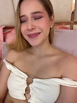 EmaVega Live XXX Chat