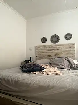 Gifttheskimaskboy420 Show in webcam