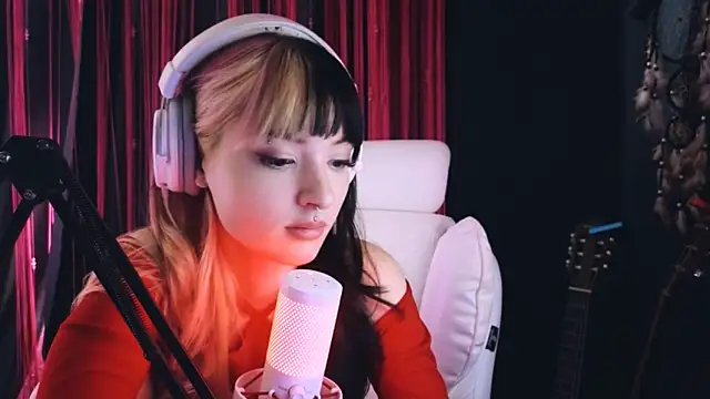 Avi_Nile's Live XXX Chat