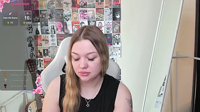 AmeliePeach Show in webcam