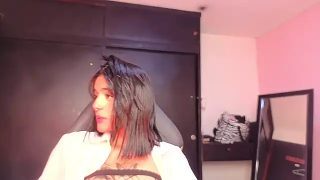 Milu_carbajal_x Adlı Modelin Canlı XXX Sohbeti
