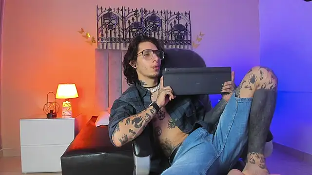 Vergil_Noir_'s Live XXX Chat