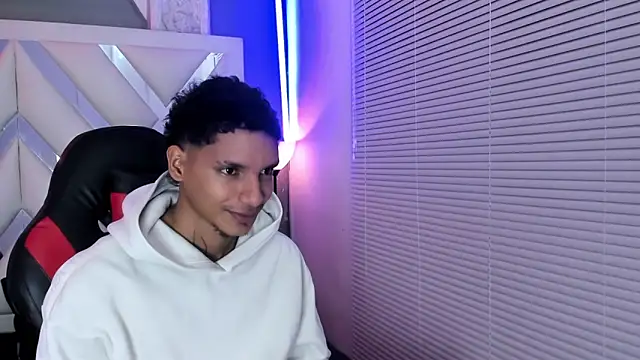 Webkamerová show kai_storm77