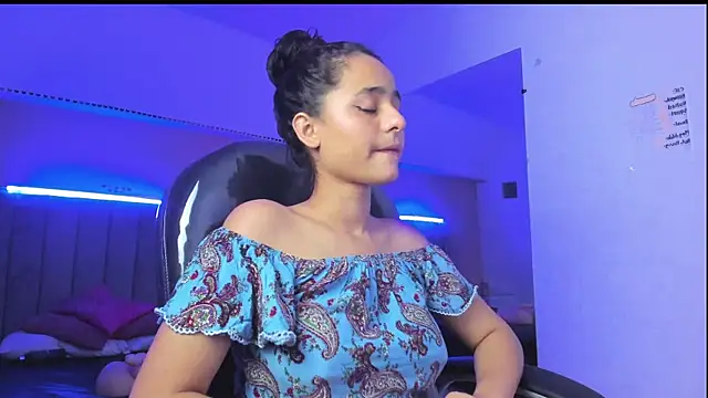 Giselle_Roldan Adlı Modelin Canlı XXX Sohbeti