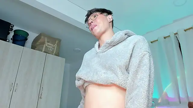 AdrianRushx 网络视讯表演