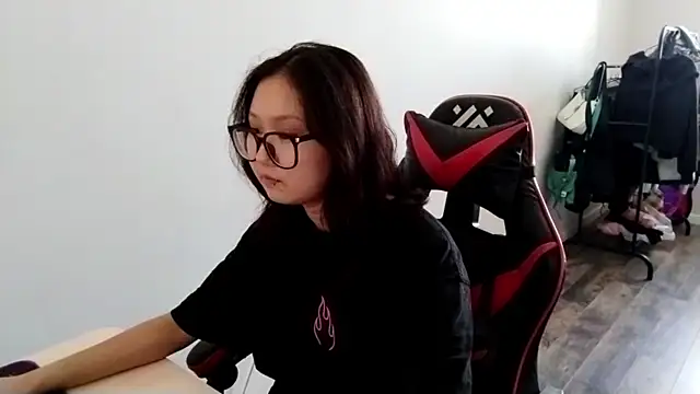 Živá chatovací místnost AdelineCanup