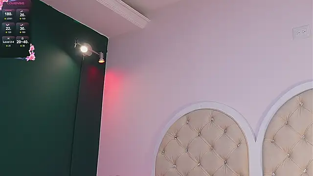 caroline_adams_ Adlı Modelin Canlı XXX Sohbeti