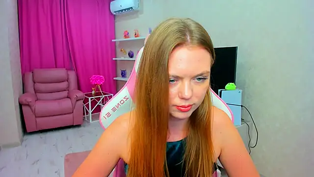 Strawberrye live XXX chat