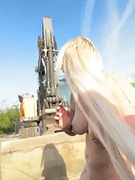 June695_ Live XXX-Chat