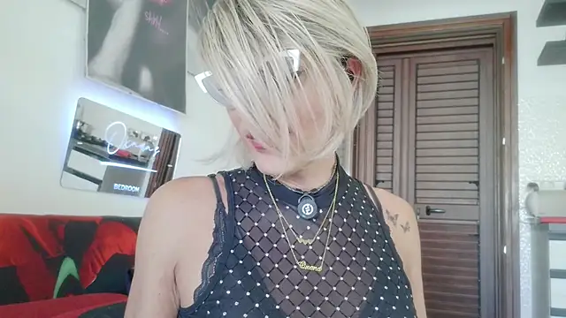 LadyOxana 网络视讯表演