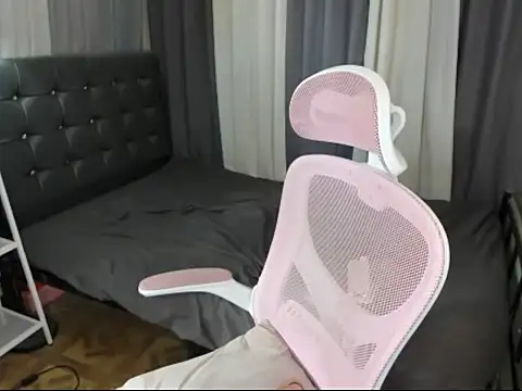 XTsUncutMargauxX Show Webcam