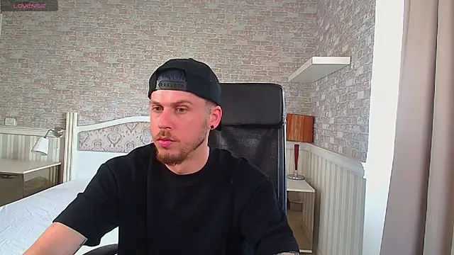 XXX chat uživo modela JonahShaw