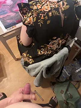 Teeny-Slut18 webcam show
