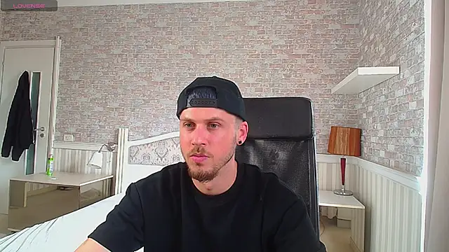 Czat XXX na żywo – JonahShaw