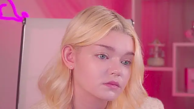 AdeleCartier live XXX chat