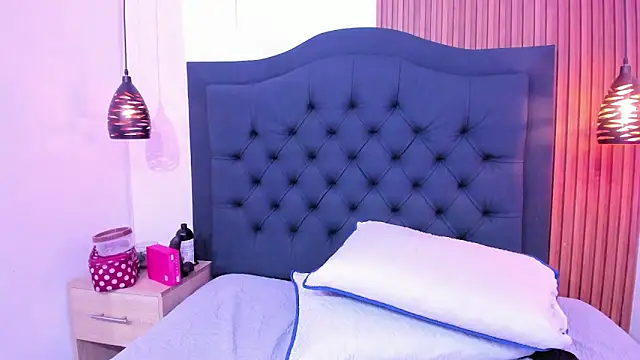 Maya_curvy's Webcam Show