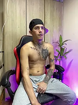 Chat +18 de abrahaham_linares ao vivo