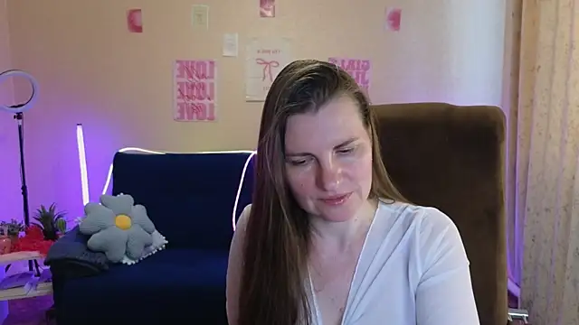 Chat soba uživo modela Mirabelle_Velvet