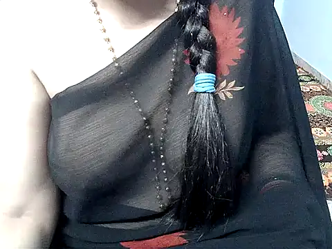 Nagma_housewifen Webbikameraesitys