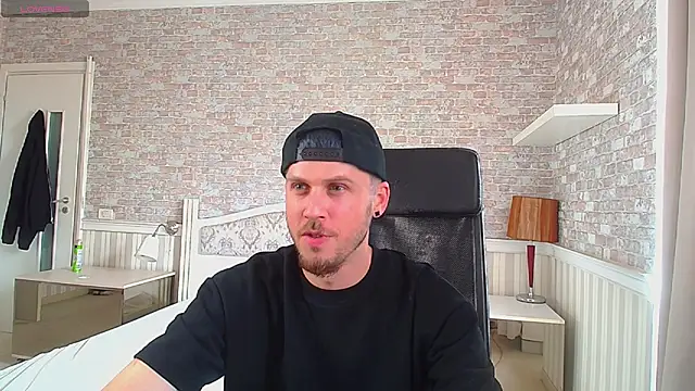 Show modela JonahShaw na web-kameri